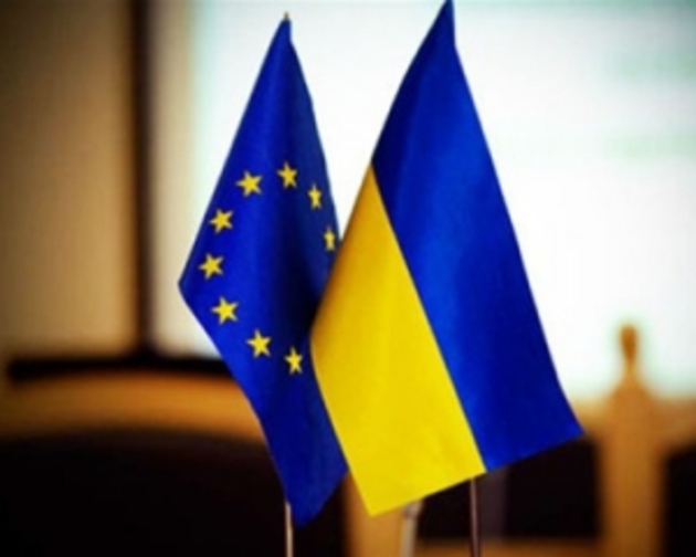 Питання скасування віз для українців «лежить на столі» - Фюле