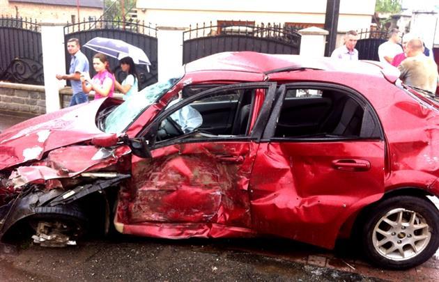 Мукачівські юнаки взяли без дозволу авто і потрапили ним у ДТП