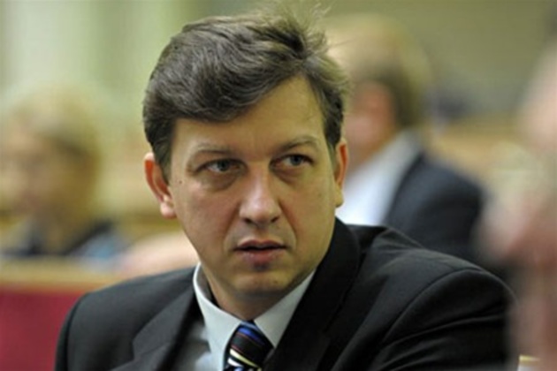 Наші еліти так зрослися, що іноді боротьба між різними гілками - тільки напоказ