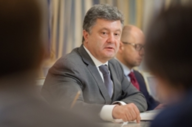 Порошенко: Вся країна воює, а 210 нардепів вважають, що їм байдужа війна?