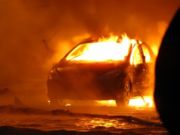 У Берегсазі спалахнула автівка «Ауді 80»