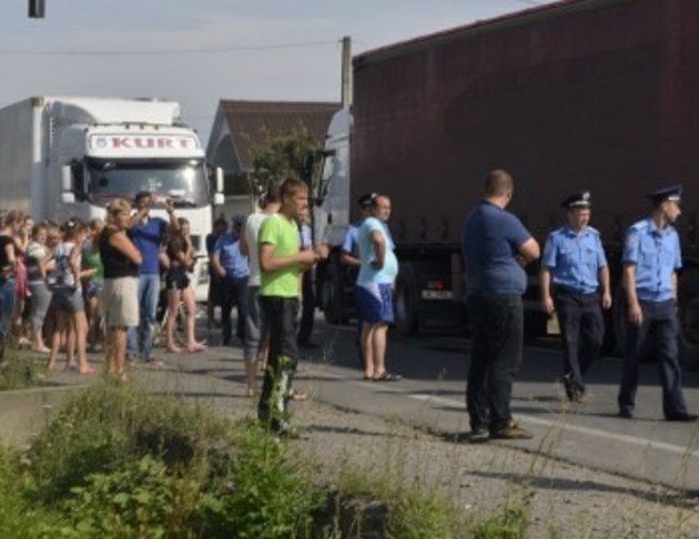 Озвірівший водій збив закарпатського мітингувальника. Натовп роззлючений і некерований