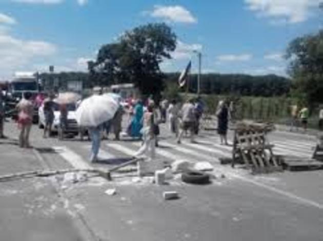 Безглуздий жіночий протест на Закарпатті досяг апогею (відео)
