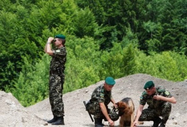 «Октет» азіатських нелегалів «попався» закарпатським прикордонникам