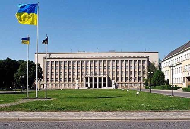 Як показують результати роботи на «невдячній» посаді, вміння Лунченку не бракує 