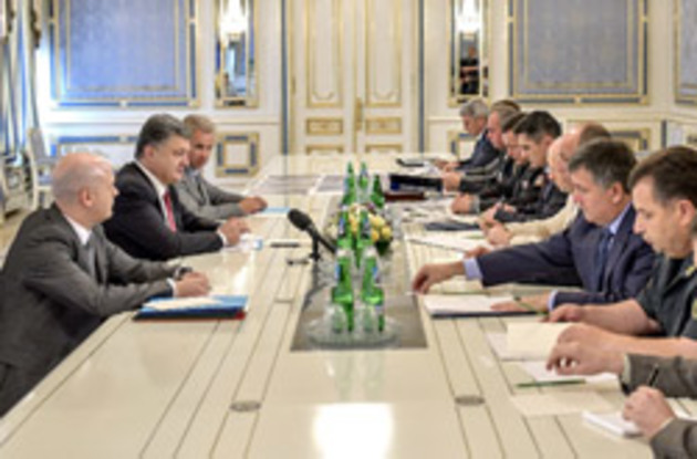 Порошенко: Всі операції зі звільнення окупованих територій - із максимальним скороченням людських втрат 