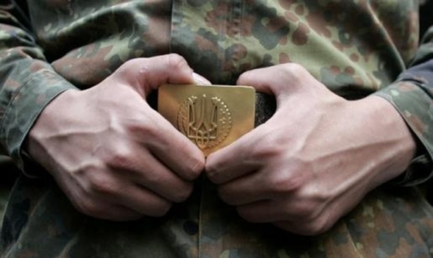 Переселенців з зони АТО чекають у військоматах з документами