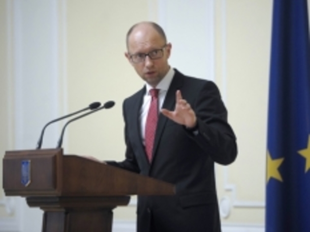 Яценюк просить закарпатських нардепів повернутись у парламентські стіни

