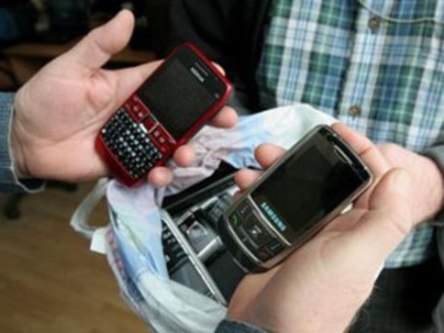 Двоє ужгородців позбулися своїх мобілок через власну необережність