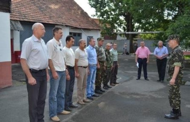 Тячівські селищні голови пішли до війська