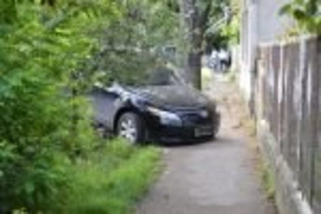 У Берегсазі автівка ледь не в’їхала у будинок
