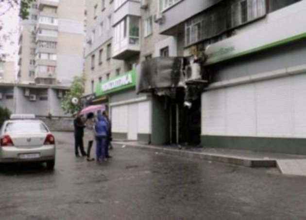Стало відомо хто підпалив відділення банку у Сваляві (оновлено)