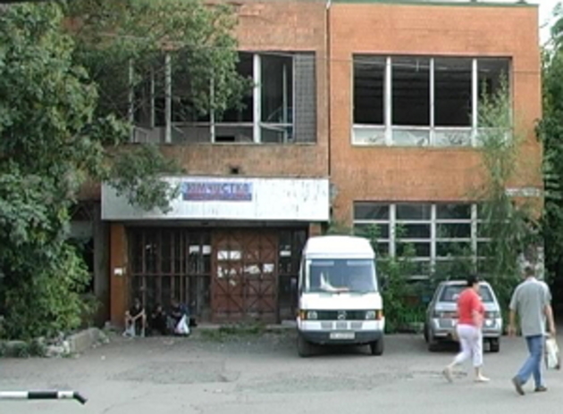 Ужгородці ополчилися проти сміттєзвалища та притулку для безхатченків у центрі міста! (ФОТО)
