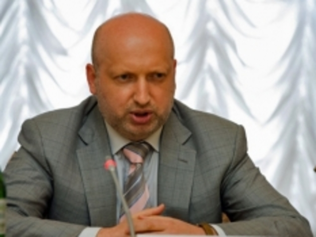 Турчинов «наївно» обіцяє повернути Крим безкровно, як втратили 