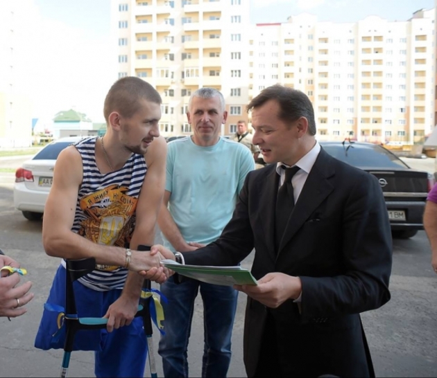 Найкраща реклама політику напередодні виборів: подаруй житло учаснику АТО! 