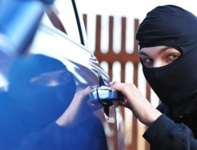 У закарпатському санаторії викрали автівку
