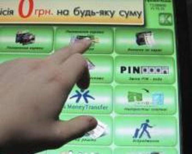 У закарпатців почали видурювати гроші через банкомати