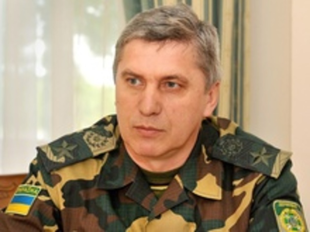 У Порошенка врешті піднялася рука на генерала, якого вимагали звільнити усі