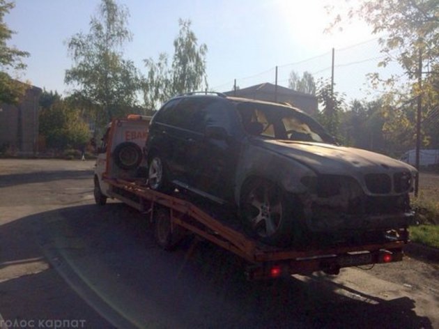 У Виноградові підпалили БМВ Х5 місцевого підприємця (ФОТО)