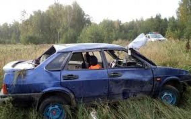 Біля Середнього перекинулося авто