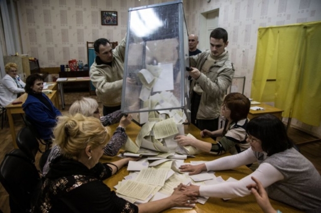 Партії доплачують кожному п’ятому члену окружної виборчої комісії - опитування
