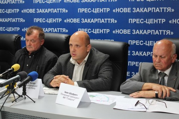 Спорт чи комерційні інтереси, хокей чи футбол? (Фото)