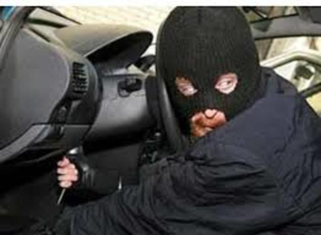 Ужгородський злодій «почистив» автівку