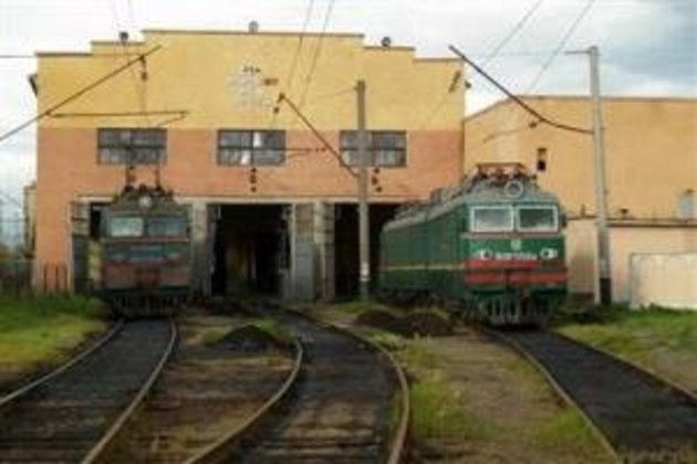 Закарпатські «шукачі» розбирають ...локомотиви!