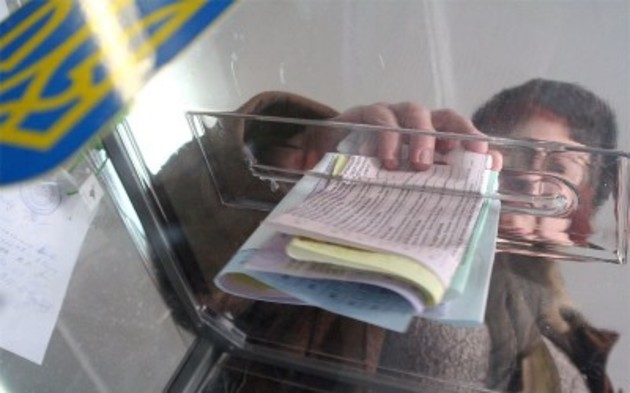 Рахівчани також не поспішають віддавати свій голос