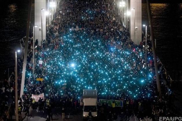 У сусідній з Закарпаттям державі люди перемогли владу
