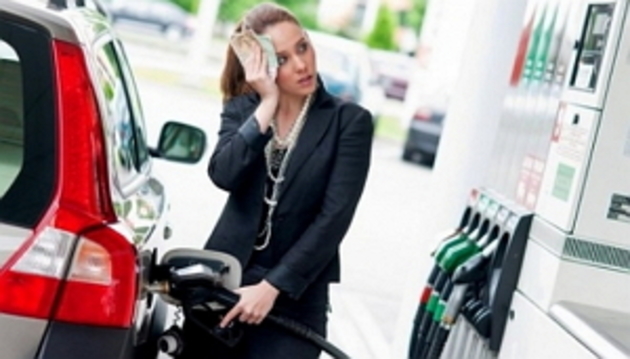 Ціна на бензин почала знижуватись