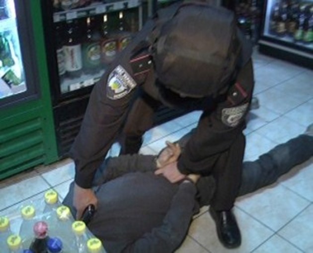 Нетверезі ужгородці не розуміють, чому їм вночі не продають спиртне