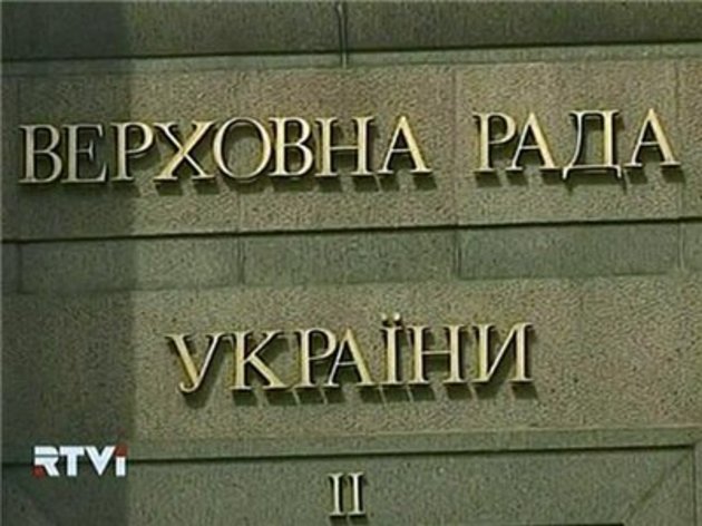 Закарпатського нардепа гнітить, що «новообраний парламент ще не прийняв присягу, але вже зайшов у піке» 