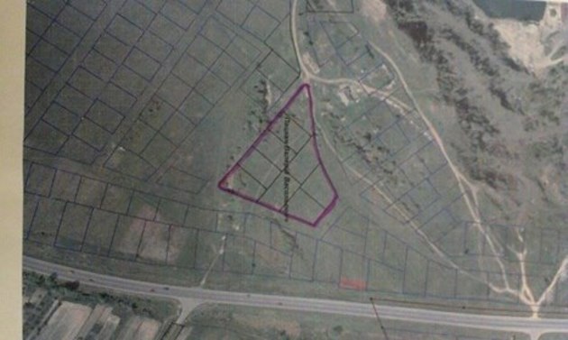 Ужгородці просять захистити їх від «земельного удару» депутата-рейдера