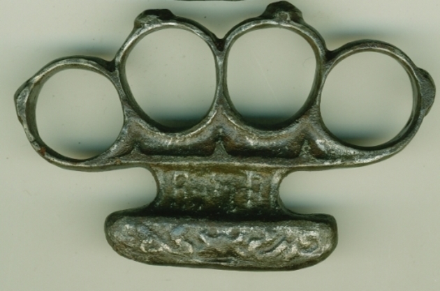 Яким чином викинутий кастет опинився «на прилавку» ужгородського ринку?