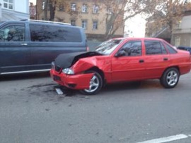 В Ужгороді біля Будинку «Просвіти» сталась ДТП (фото)