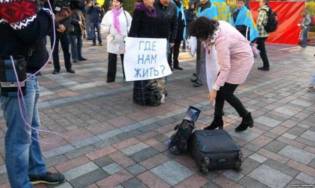 Правозахисники назвали підписаний Порошенком закон про переселенців фарсом 