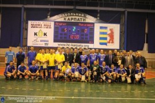 Закарпатські прокурори в шортах і на полі (фото)