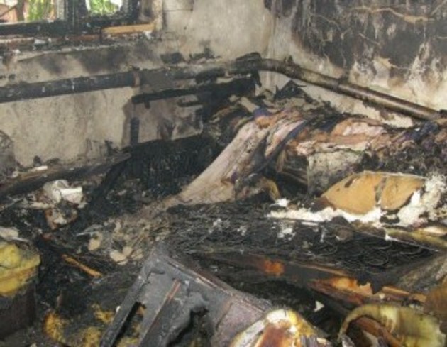 У Хусті в квартирі спалахнув диван
