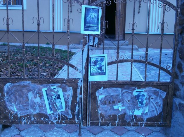Вандали «засвітилися» біля хустської синагоги (фото)