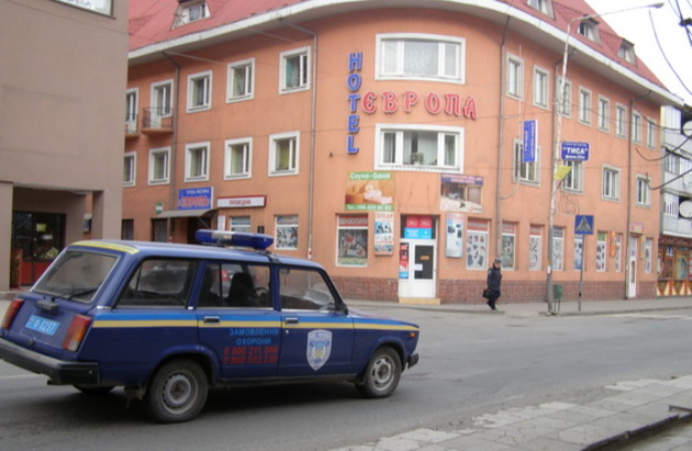 На Рахівщині розшукують терористів, які «замінували» «Європу»