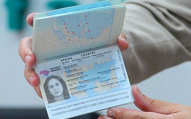 Чи готові закарпатці викласти півтисячі гривень за закордонний паспорт? 