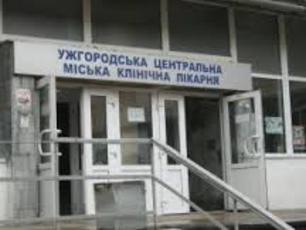 В Ужгороді після нічних посиденьок у кафе чоловік потрапив до лікарні