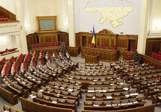 У закарпатських нардепів поменшає помічників 