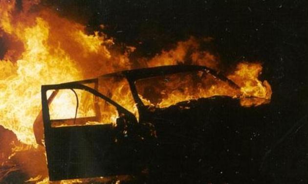 Іномарка без коліс спалахнула на закарпатській автодорозі