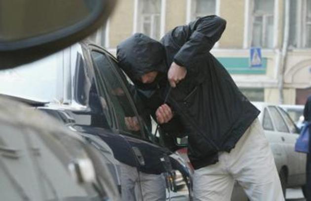 Біля тячівського кафе поцупили автомобіль