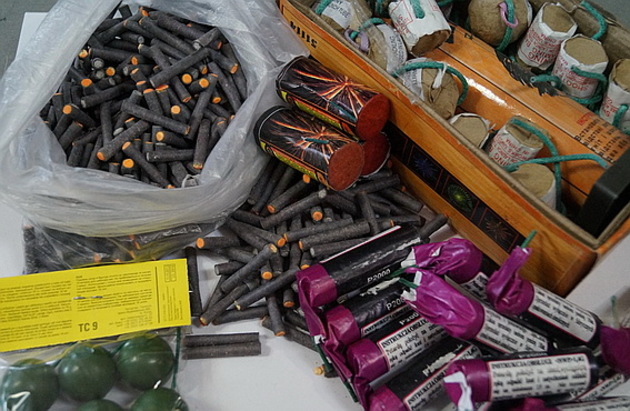 Більше 252 петард та 12 салютів підпільно реалізовували на іршавському ринку (фото)