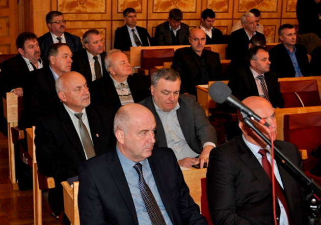 Закарпатські обранці листом до Генпрокуратури «обурюються» хамським  відношенням правоохоронців до волонтерів 