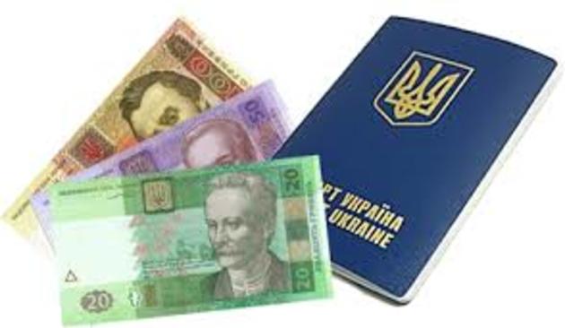 Рішення ВСУ про закордонні паспорти - для Міграційної служби не указ