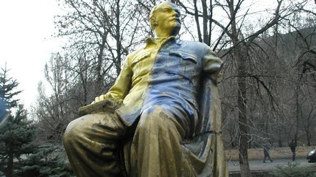 На Закарпатті жоден «комуністичний» пам’ятник під охороною держави не буде!